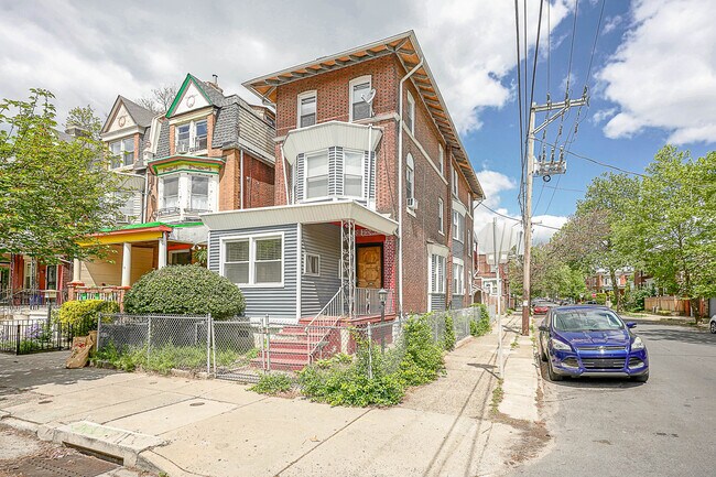 Building Photo - 5001 Hazel Ave