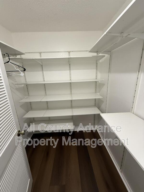 Foto del edificio - 640 Yorkshire Ct