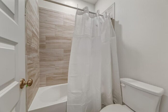 Foto del edificio - 5900 Whisper Crk Dr