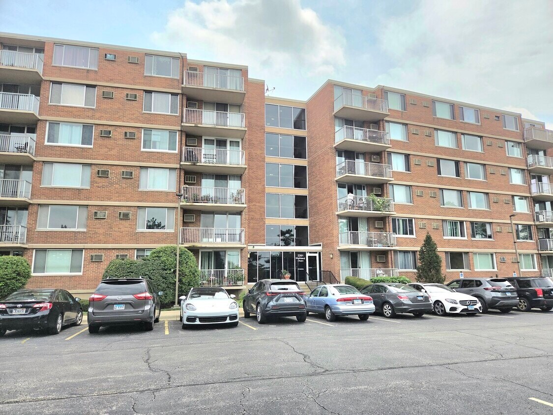 Foto principal - 2201 S Highland Ave