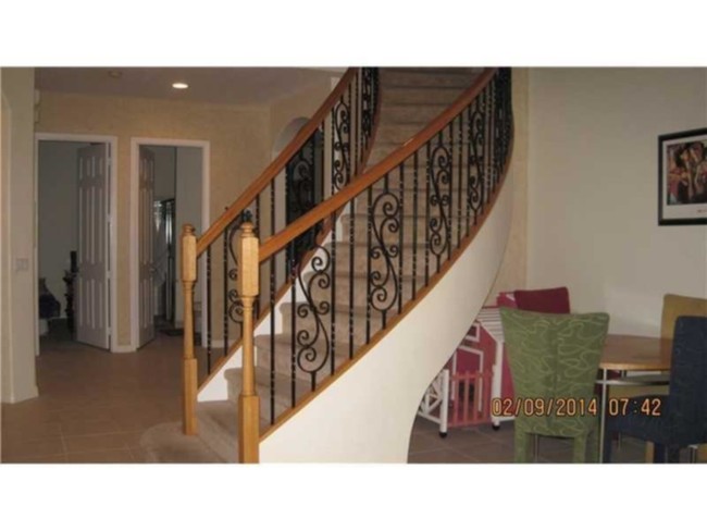 Building Photo - Estate Size Home - 6 Bedroom 4 Bath with pool