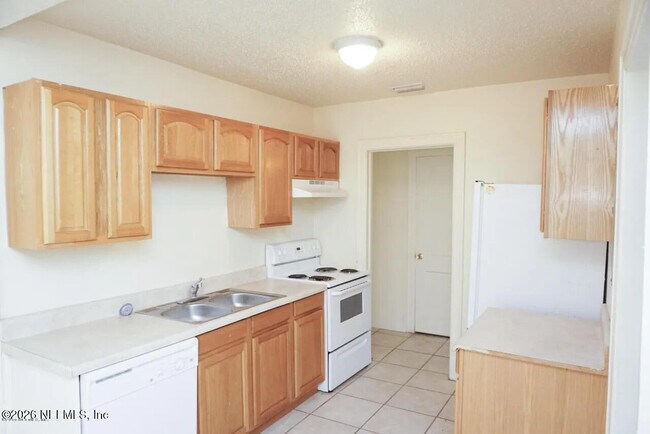 Foto del edificio - 7545 Wilder Ave