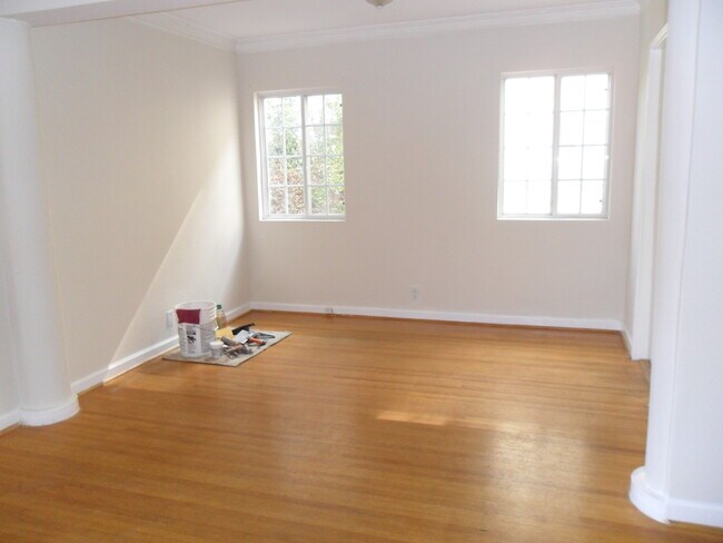 Building Photo - 1423 S Beverly Dr