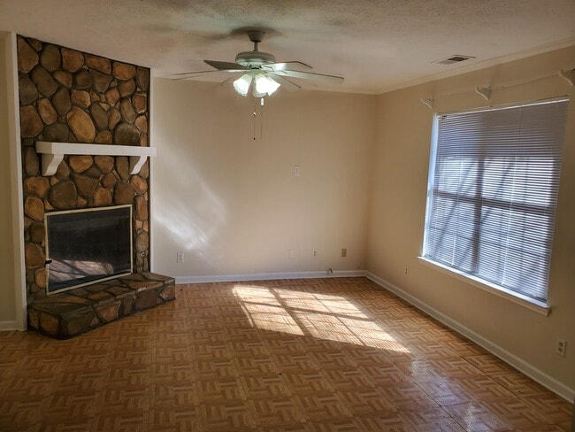 Building Photo - 15 Peach Row