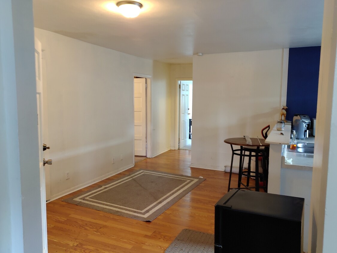 Primary Photo - 221 Willey St