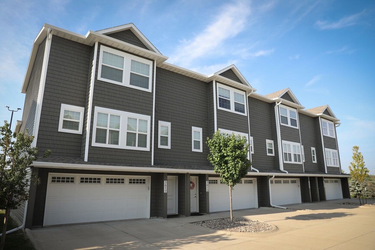 Highland Pointe Townhomes for Rent Bettendorf, IA