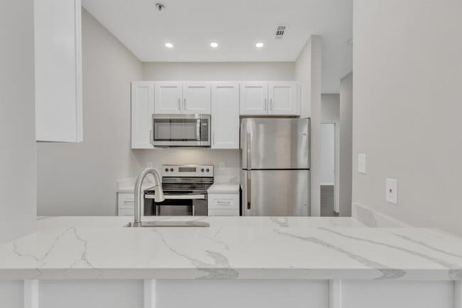 Foto del edificio - 606 Rolling Hill Walk