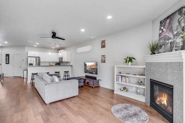 Building Photo - Beautiful 4 Bed, 3.5 Bath Rental Home in C...
