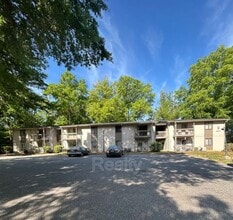 Building Photo - 2260 Sunderland Rd