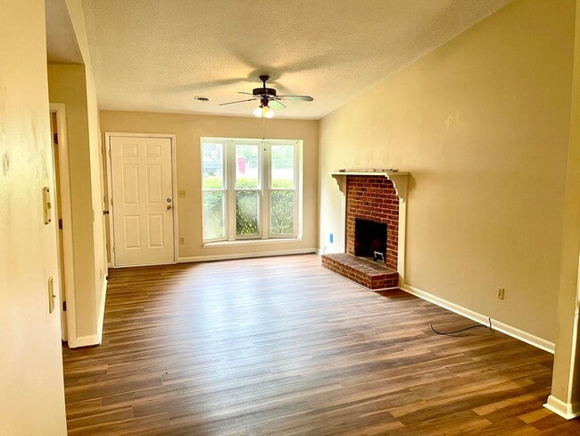Building Photo - 1721 Todd Dr