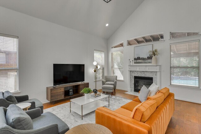 Foto del edificio - 2410 Shorewood Ct