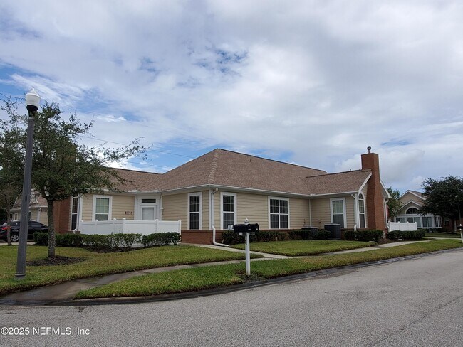 Building Photo - 4325 Edgewater Crossing Dr