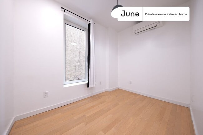 Building Photo - Room in Shared 4 bed/2 bath home