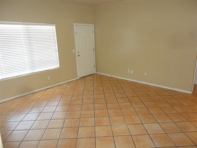 Building Photo - 501 W Placita Durango