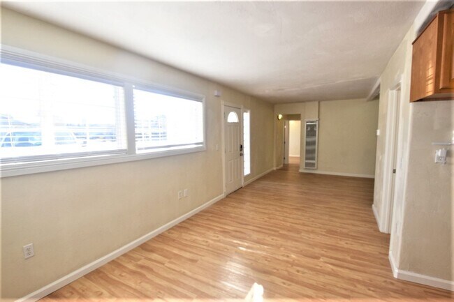 Building Photo - 2371 Dover Ave