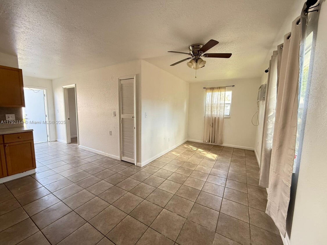 Foto principal - 5647 Seventh Ave