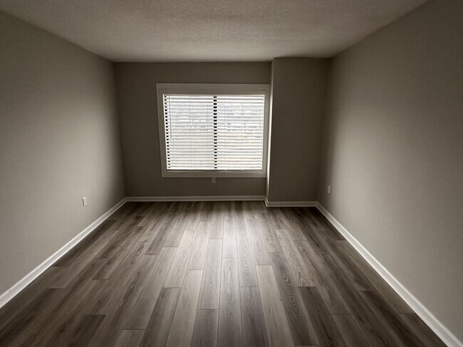 Foto del edificio - 1600 Park Cir