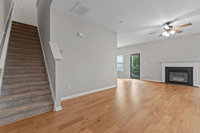 Foto del edificio - Stunning recently renovated duplex located...