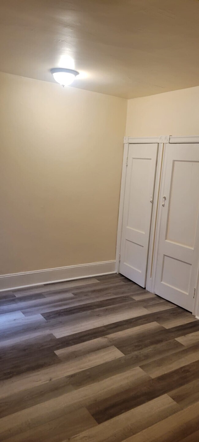 Foto del edificio - 49 N 63rd St