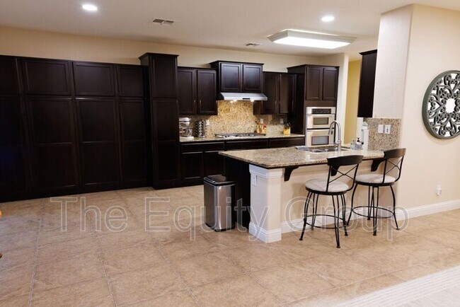 Foto del edificio - 2310 W Tyler Ave