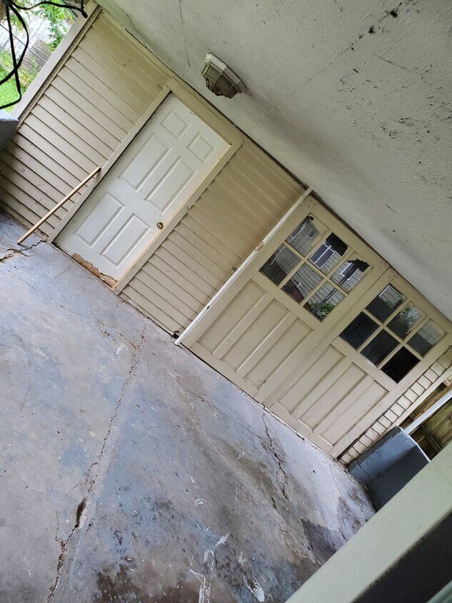 Primary Photo - 2 Bed/ 1Bath/ Garage / Carport