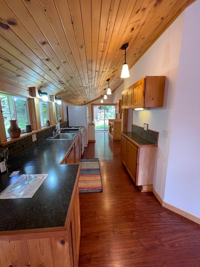 Building Photo - 2161 Cardinal Ln