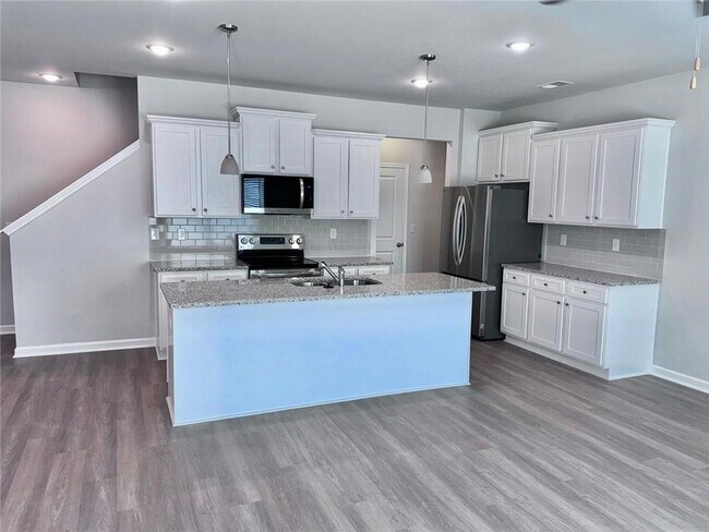 Building Photo - 2618 Swan Lake Dr SW