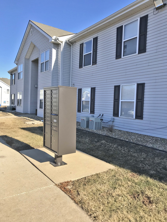 Building Photo - SUNDANCE MARSHALLTOWN APARTMENTS