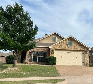 Building Photo - 3004 Stallion Dr