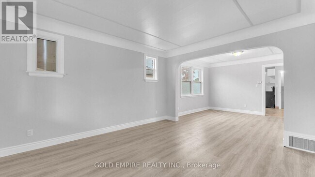 Building Photo - 908 Trafalgar St