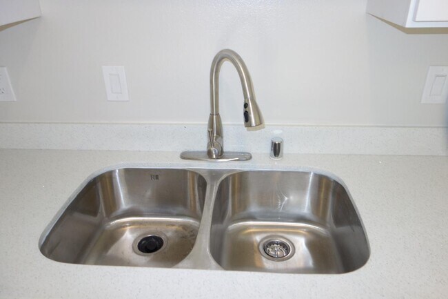 Foto del edificio - 3390 Moorpark Ave