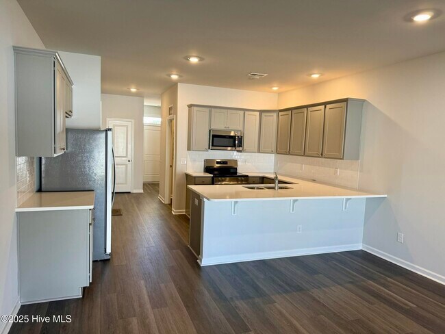Building Photo - 241 Arnette Dr