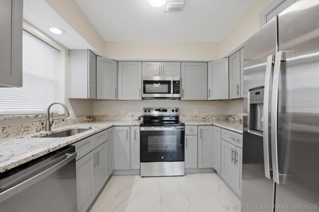 Building Photo - 1033 Goldenrod Rd