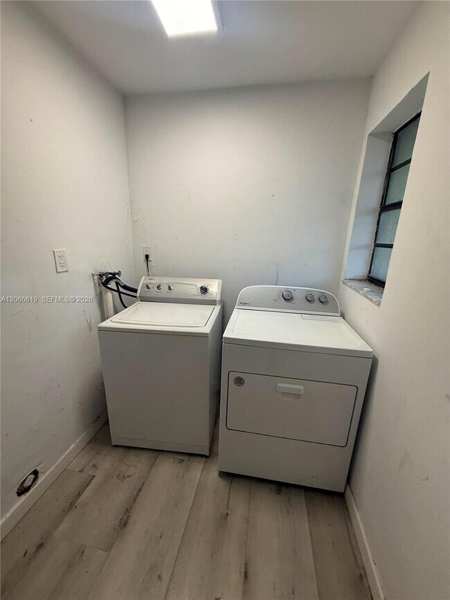 Foto del edificio - 2910 NW 6th Ct