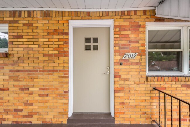 Foto del edificio - AVAILABLE AUGUST 1ST! DON'T MISS THIS BEAUTIFUL 3 BEDROOM IN WEST MIFFLIN!