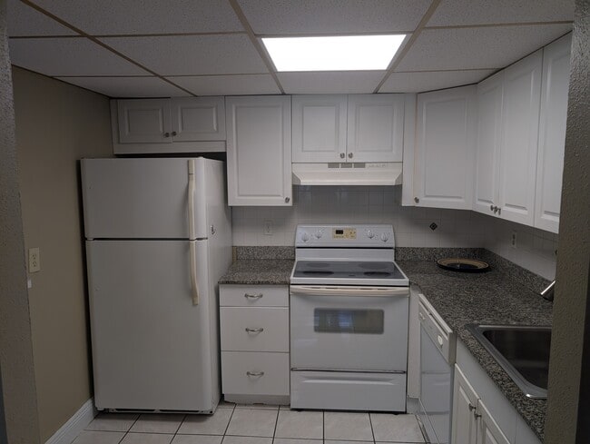 Building Photo - 198 Tuscany D