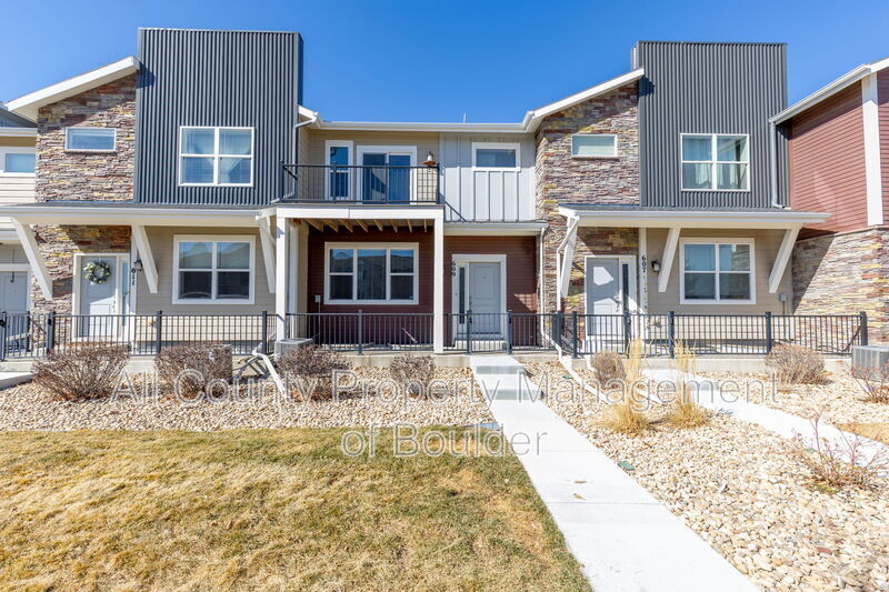 Foto principal - 609 Grandview Meadows Dr