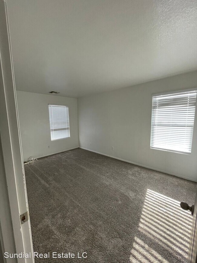 Building Photo - 4 br, 2.5 bath House - 5908 W Jones Ave