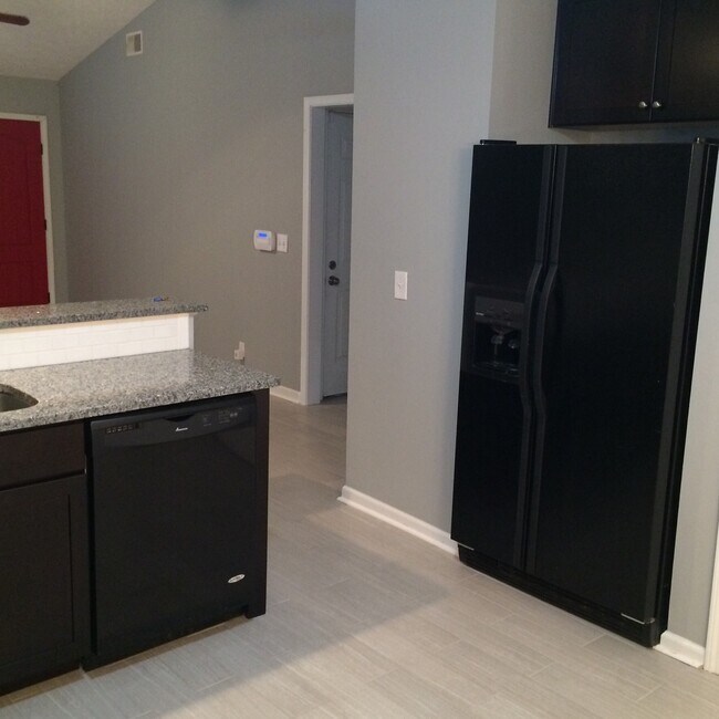 Building Photo - 2721 Cayuga Dr