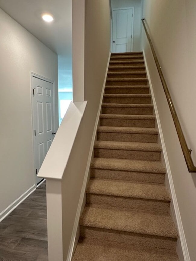 Building Photo - Graham