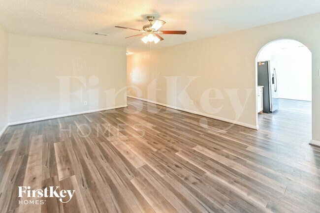 Foto del edificio - 9702 Desert Flower Ln