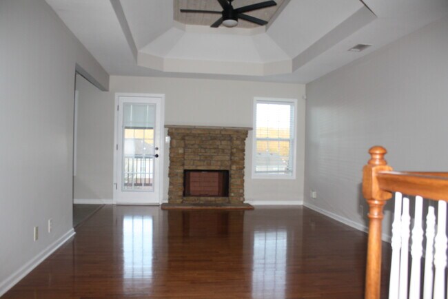 Foto del edificio - 2179 Powell Rd