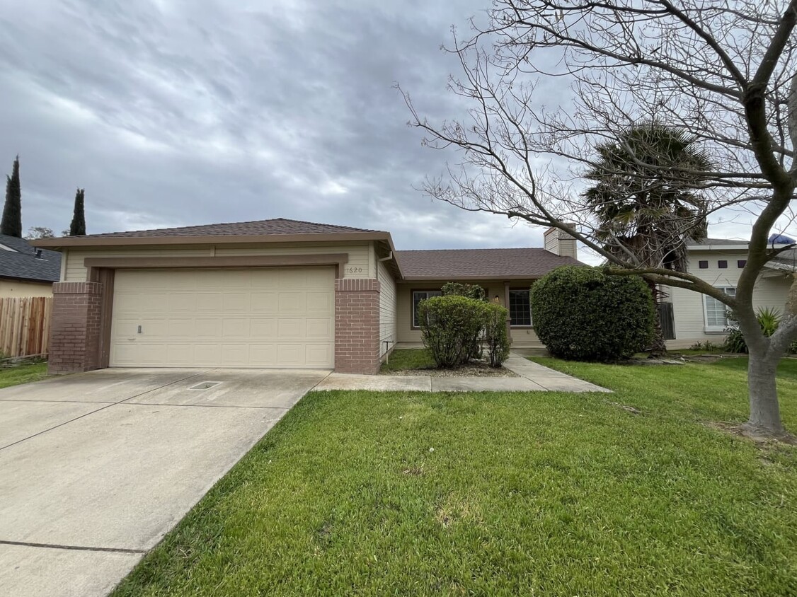 Primary Photo - 1620 Rodeo Way