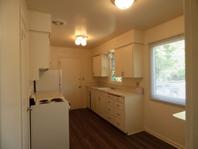 Foto del edificio - 2 BED 1 BATH COTTAGE IN SOUTH SALEM-OFF OF...