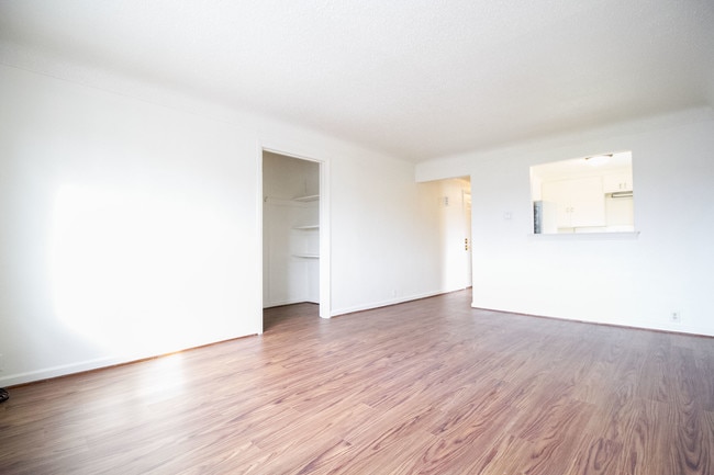 Building Photo - 3930 Upton Ave