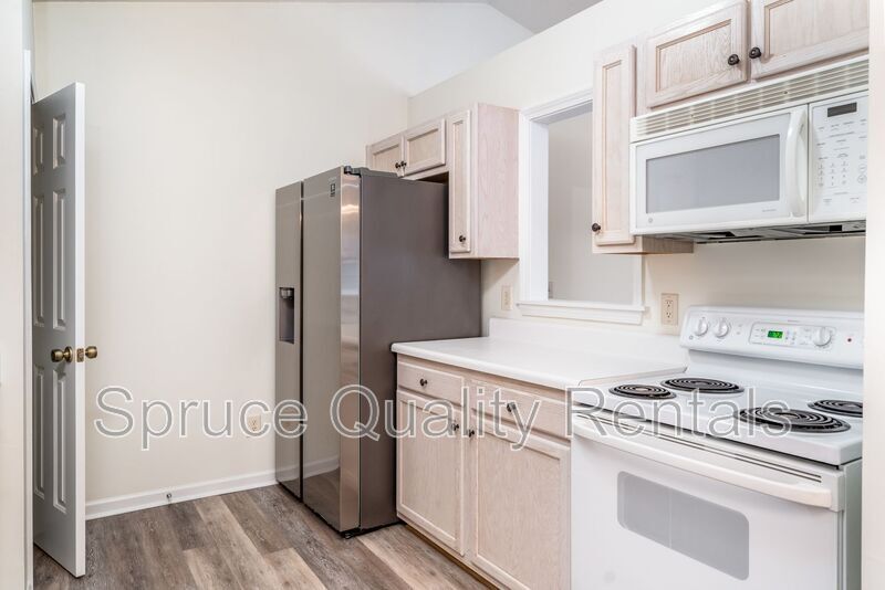 Foto principal - 7143 W Friendly Ave