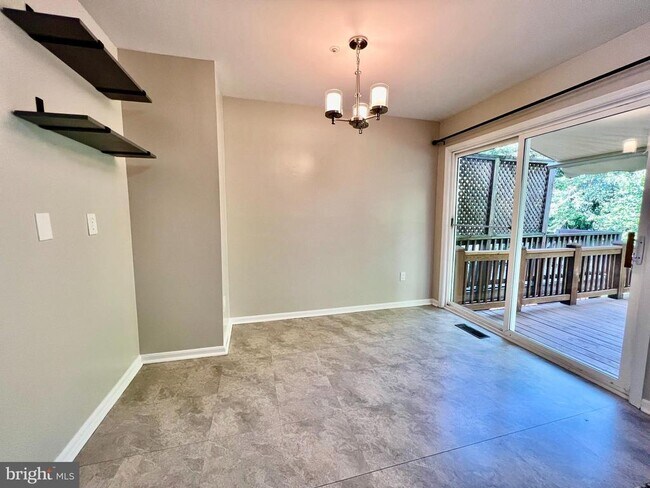 Building Photo - 158 Goldsborough Dr
