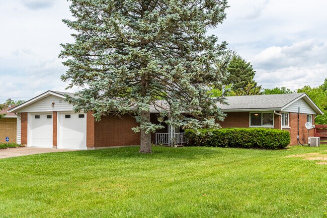 Building Photo - 1380 Maple Grove Dr