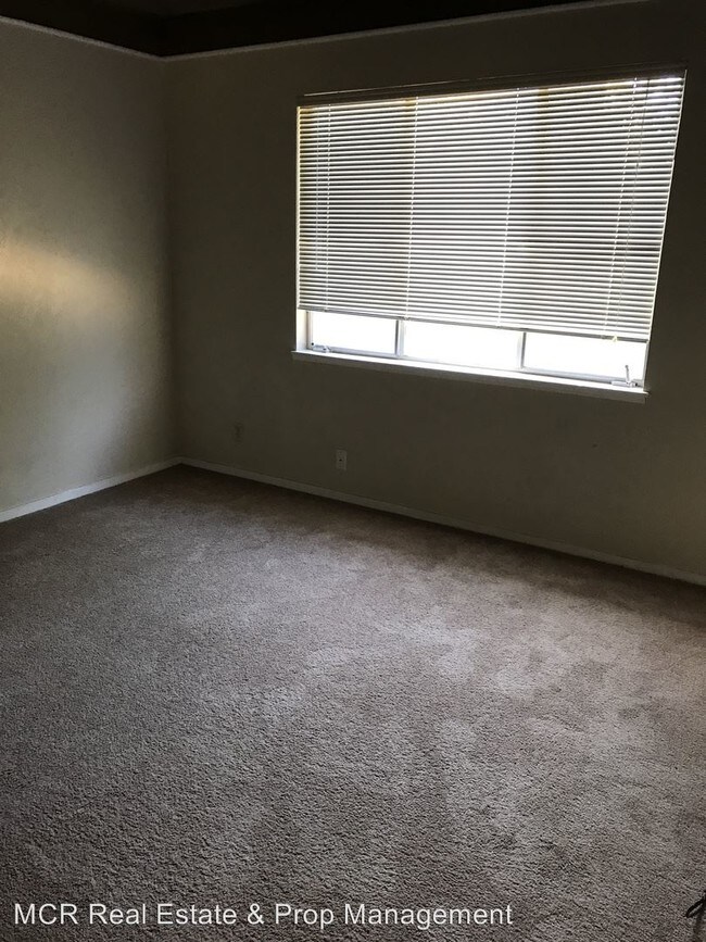 Building Photo - 1830 Rosecrans Way
