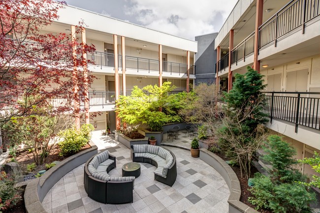 Courtyard - 700 Broadway Apartments